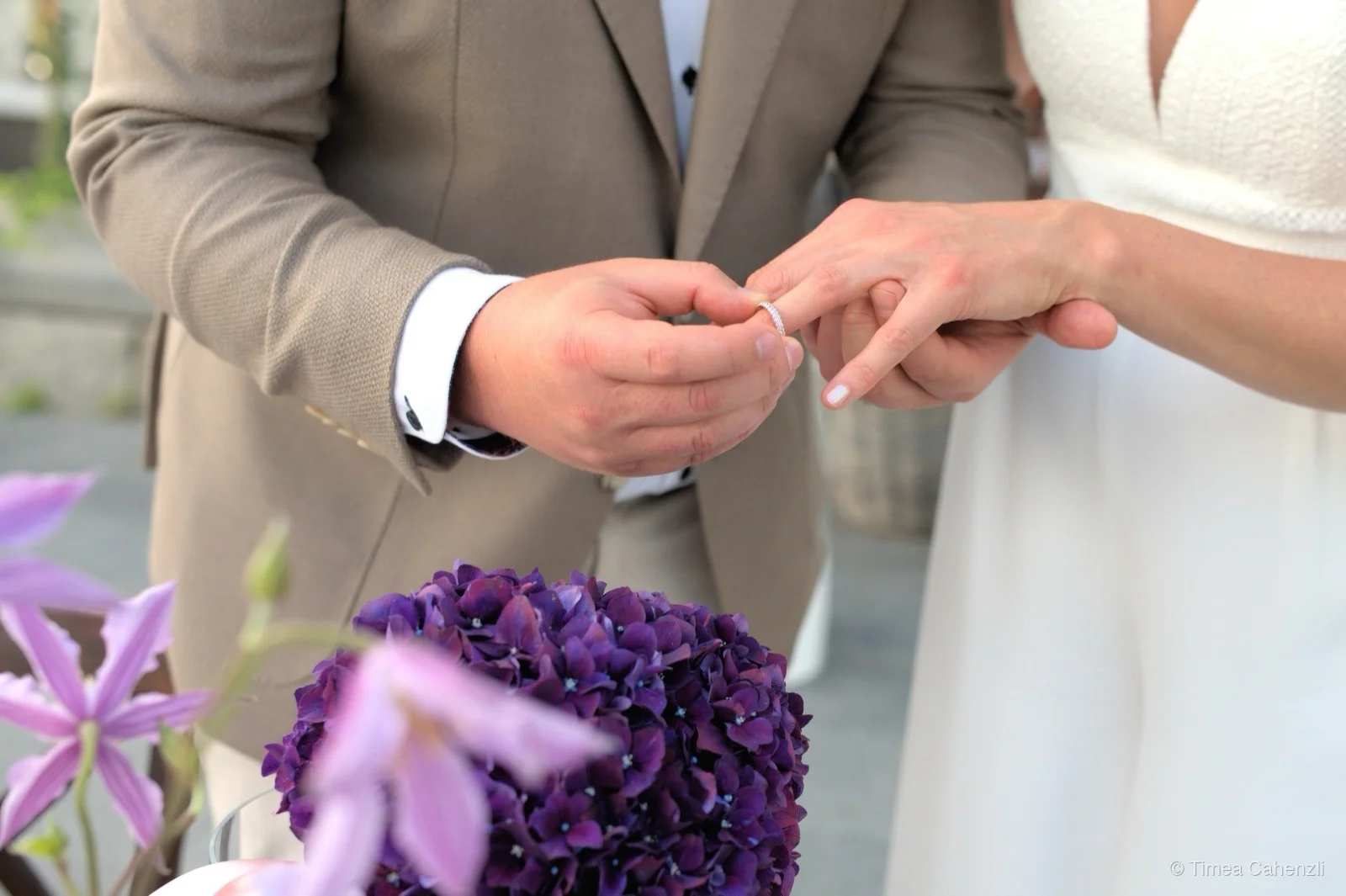 Ringwechsel bei der Trauung – emotionaler Moment Hochzeit Schweiz